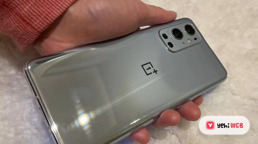 One plus 9 in hand