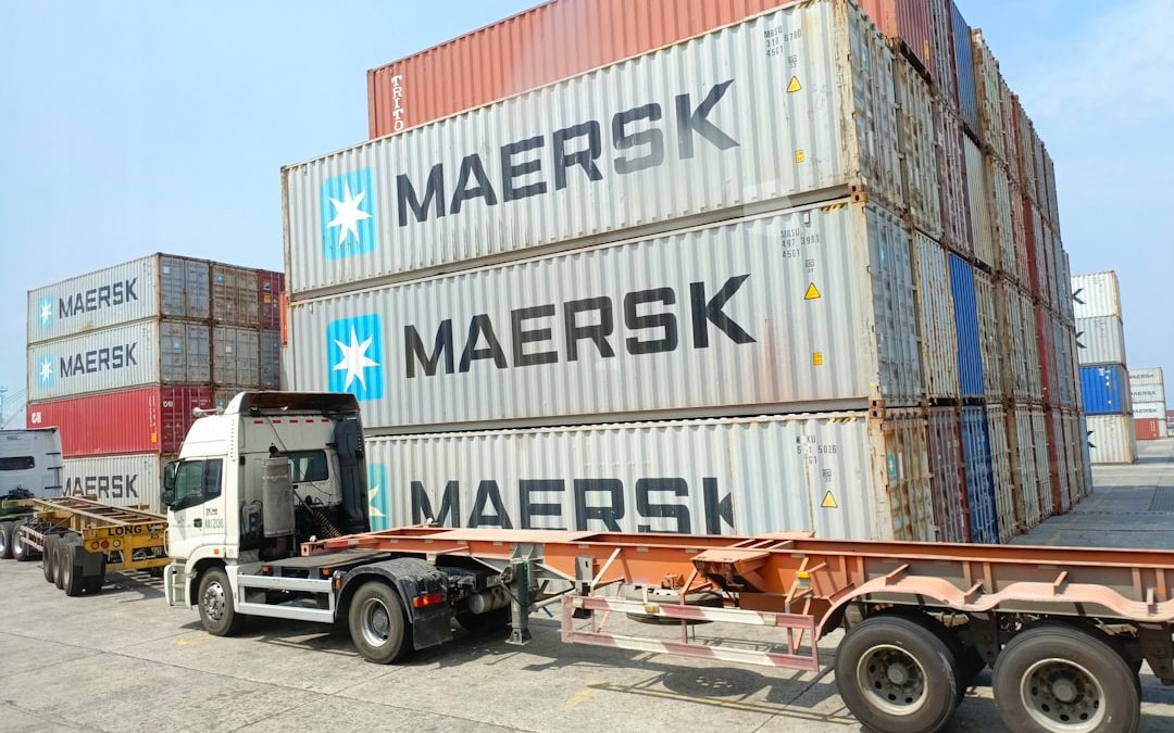 DHL competitor comparison cheat sheet